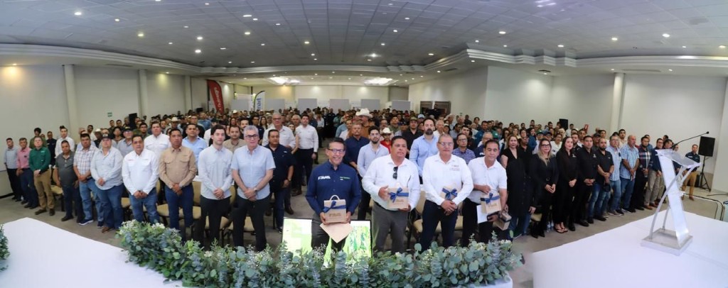 Participantes en la presentación de FIRA Sustenta+ en Los Mochis, Sinaloa